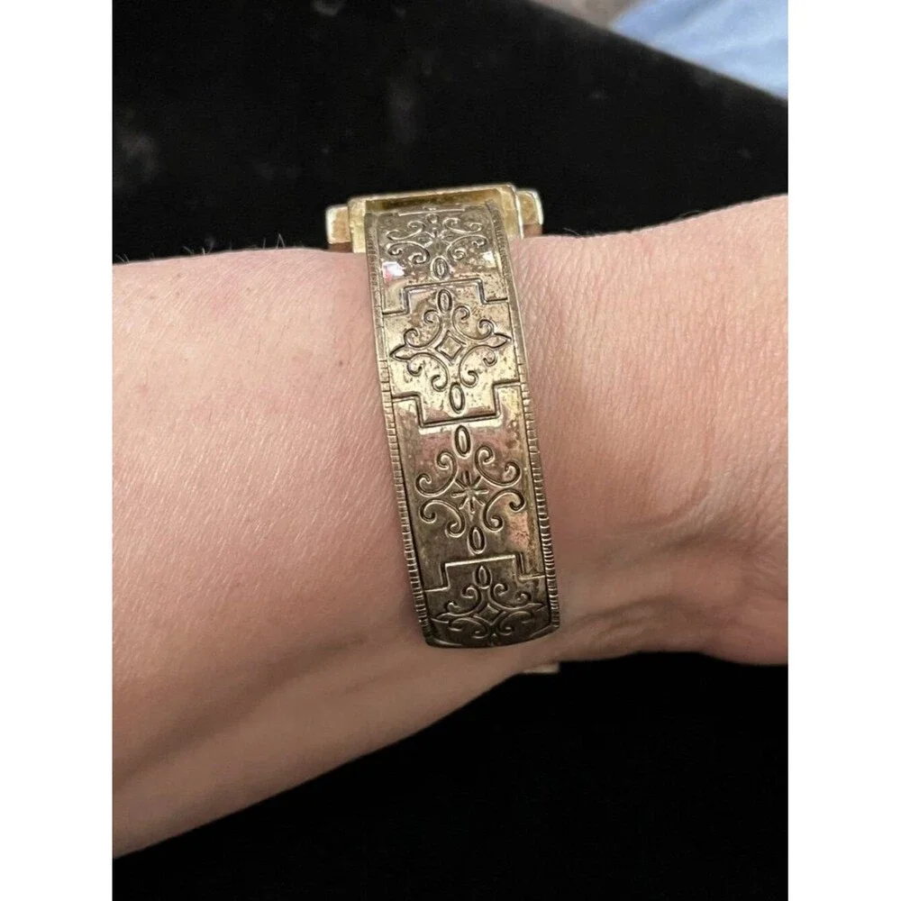Narmi 5070 Silver Tone Cuff Watch Hinged Patina Quartz